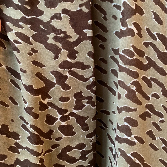 Walter Baker Animal Print sleeveless blouse Large olive green - Picture 11 of 12